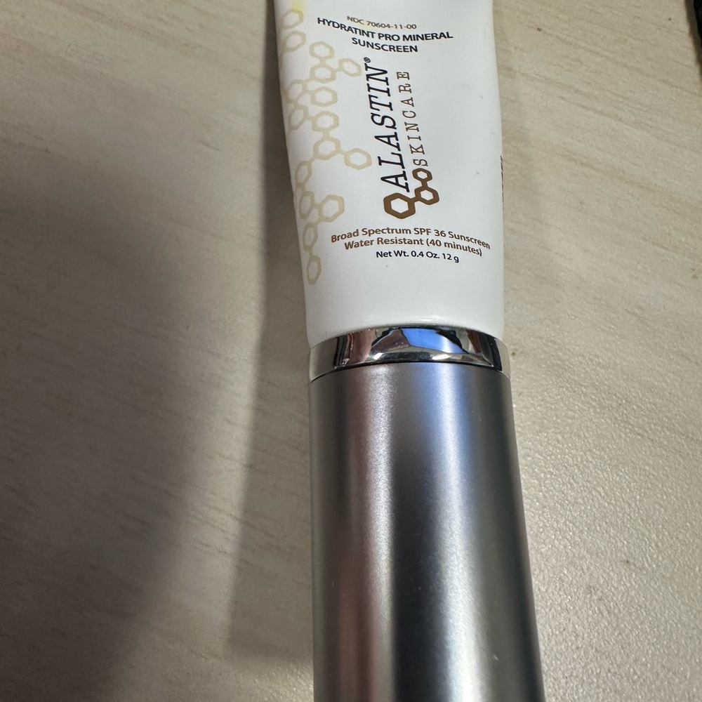 Allastin Hydratint Pro Mineral Sunscreen SPF 35 - White/Silver